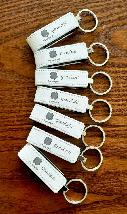 Pendrives Gratlacje.jpg